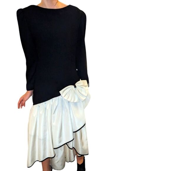Darcy vintage union made black and white gown - Picture 5 of 13